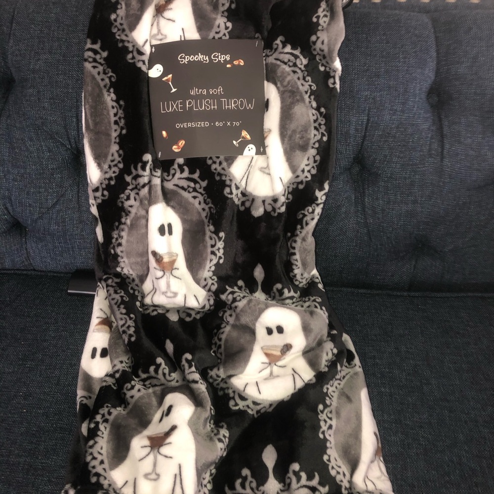 👻 Ghost drinking martinis throw blanket ‼️ oversized